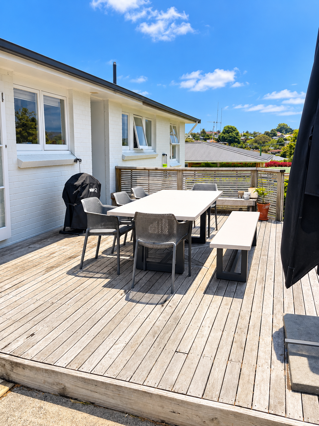 Property - EXTERIOR DECK COURTYARD   Evans Property Management - Evans Property Management