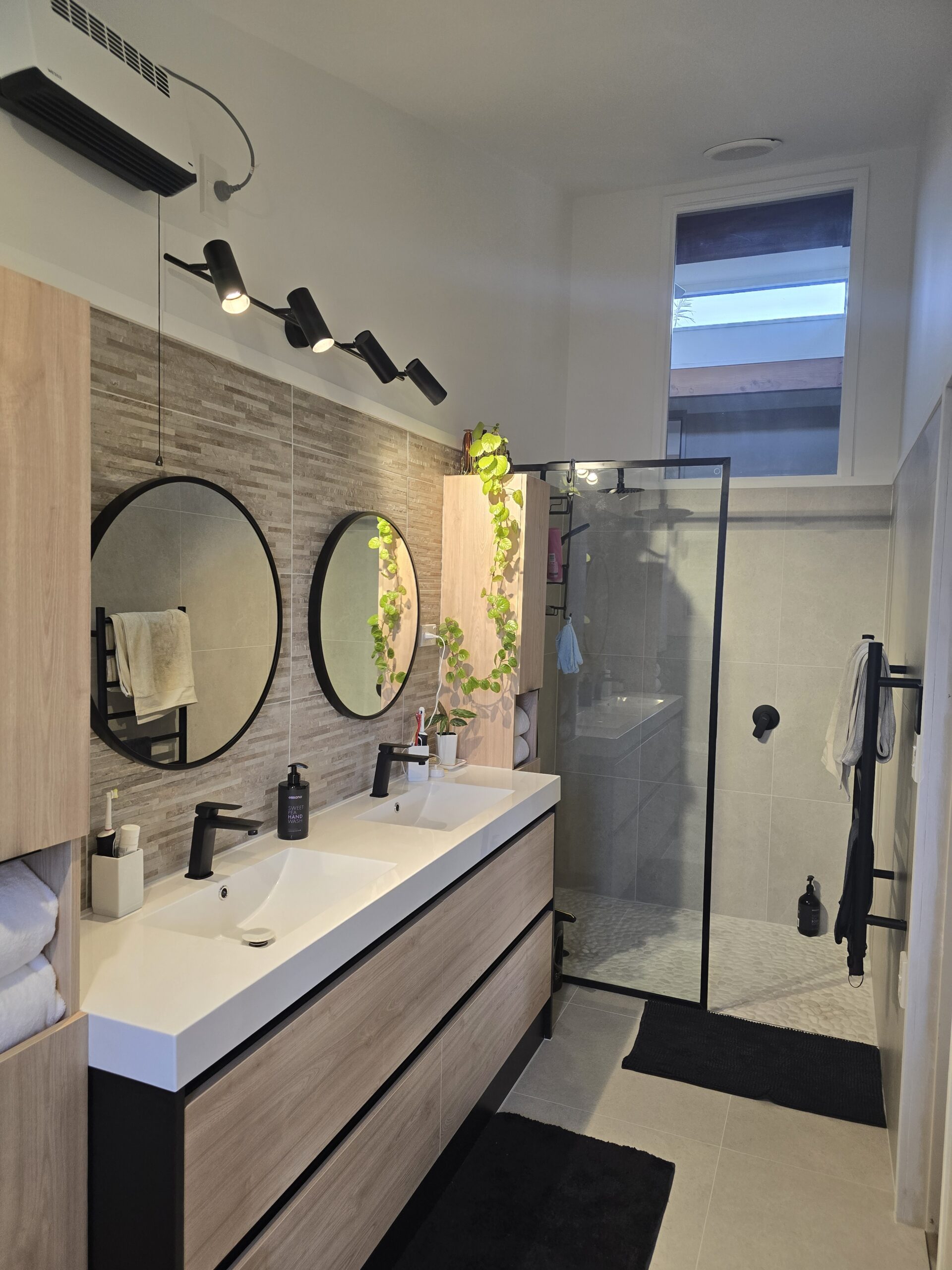 Property - Ensuite 1 Scaled   Evans Property Management - Evans Property Management