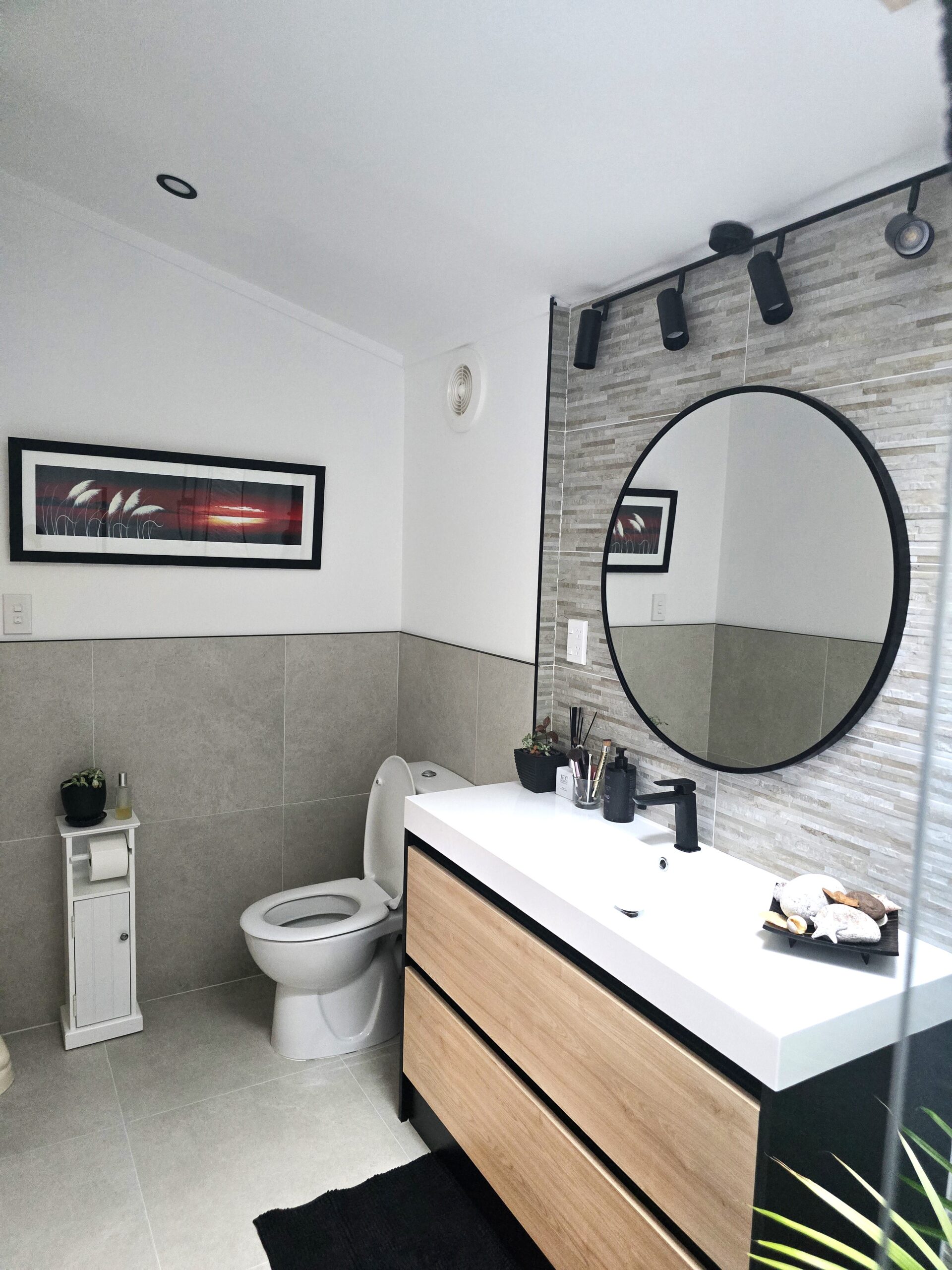 Property - Main Bath 2 Scaled   Evans Property Management - Evans Property Management