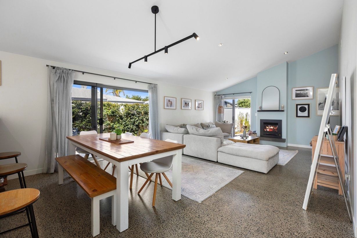 Property - Dining Lounge   Evans Property Management - Evans Property Management