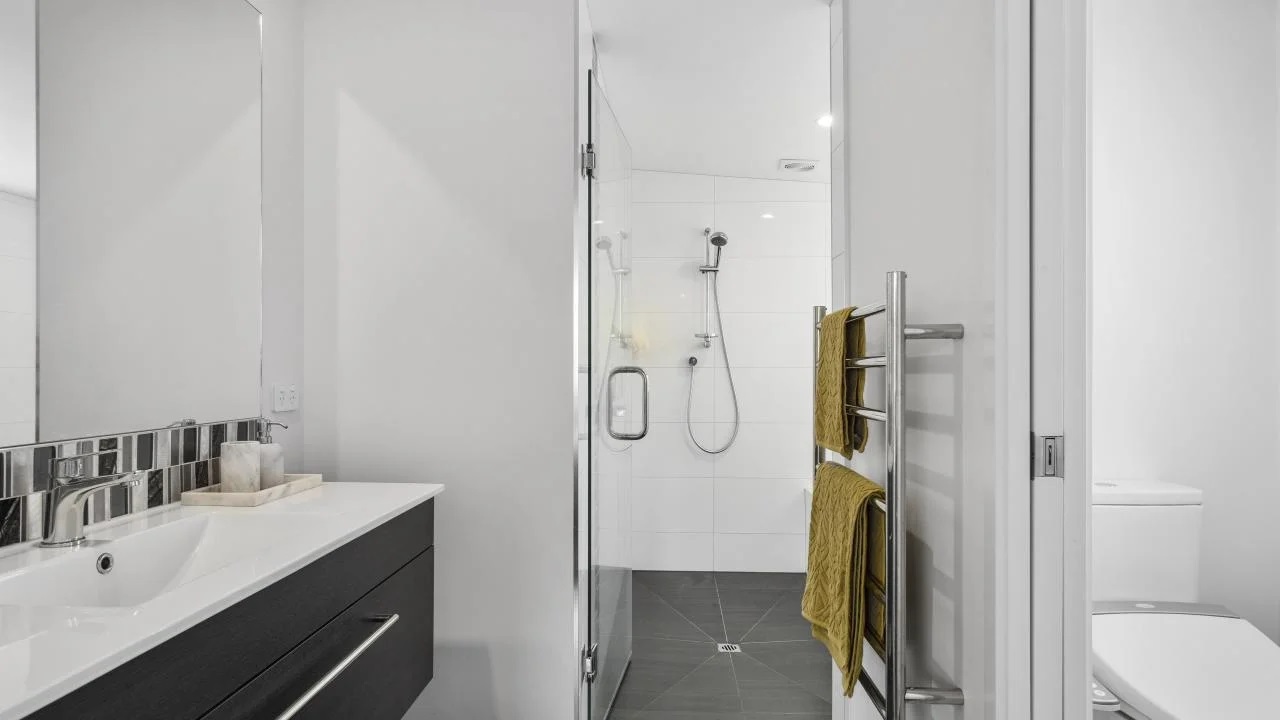 Property - Ensuite   Evans Property Management - Evans Property Management