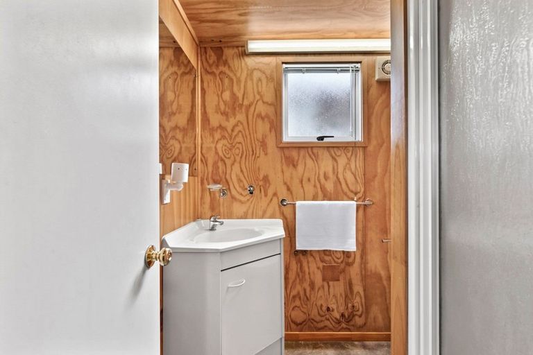 Property - Bathroom 2 Evans Property Management - Evans Property Management