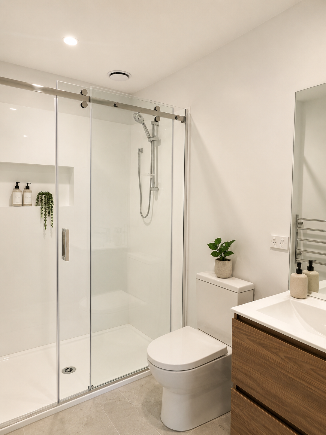 Property - Main Bathroom   Evans Property Management - Evans Property Management
