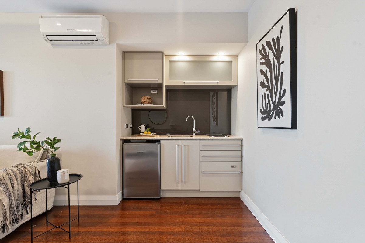 Property - Small Kitchenette   Evans Property Management - Evans Property Management