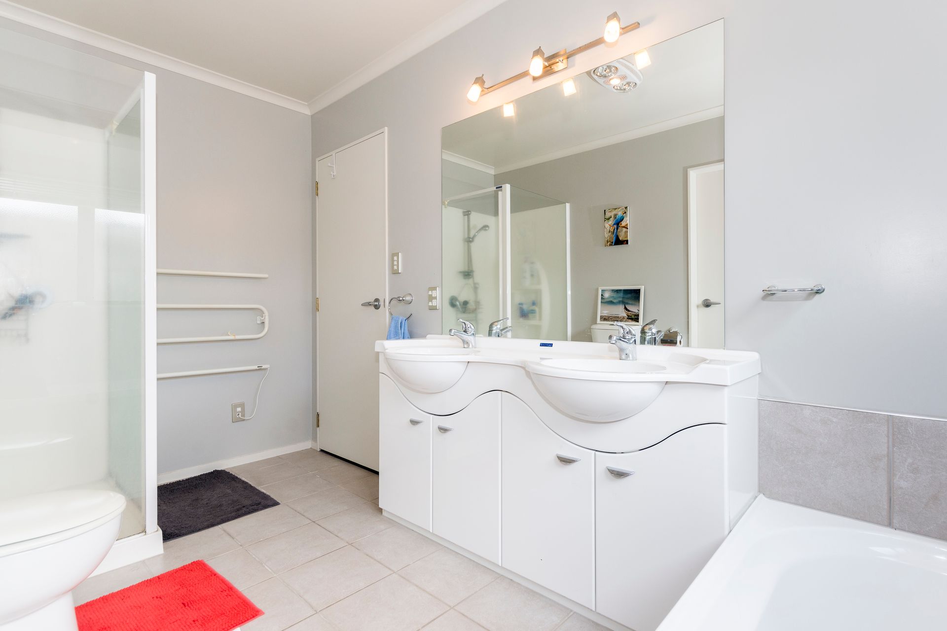 Property - Bathroom   Evans Property Management - Evans Property Management