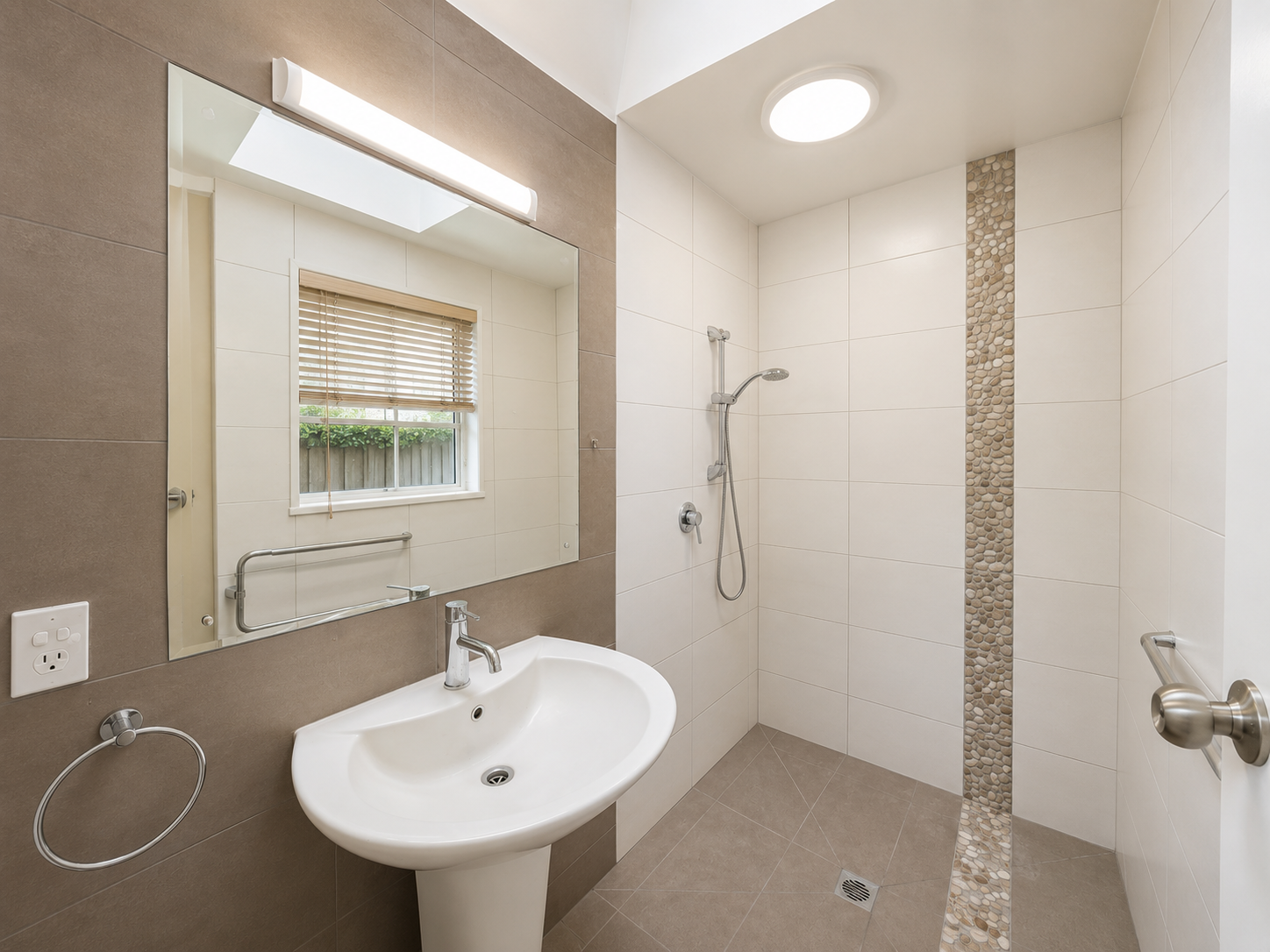 Property - Ensuite 1   Evans Property Management - Evans Property Management
