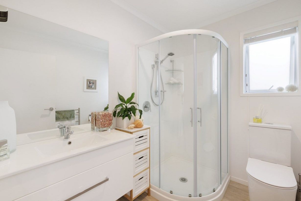 Property - Main Bathroom   Evans Property Management - Evans Property Management