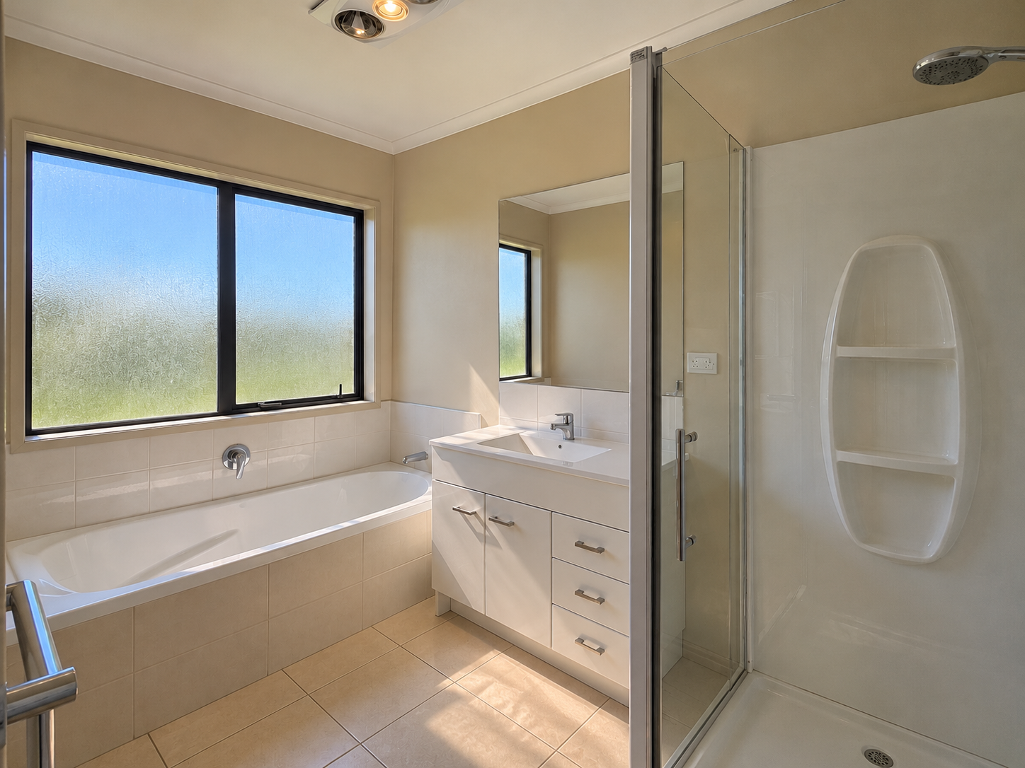 Property - Main Bathroom   Evans Property Management - Evans Property Management